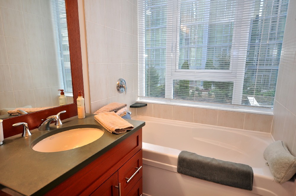 # 403 1189 MELVILLE ST photo 24
