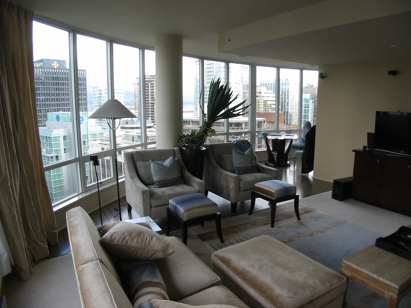 # 2801 1166 MELVILLE ST photo 5