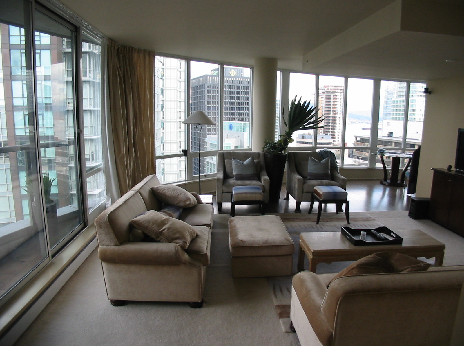 # 2801 1166 MELVILLE ST photo 8