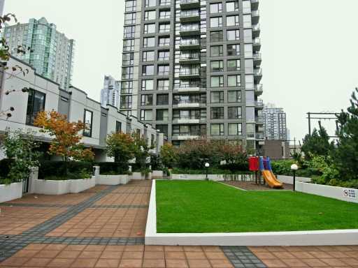  521 DRAKE Street photo 2