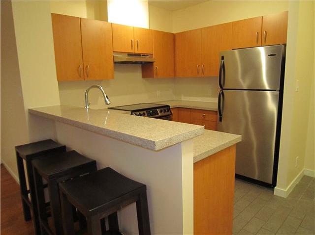  521 DRAKE Street photo 4