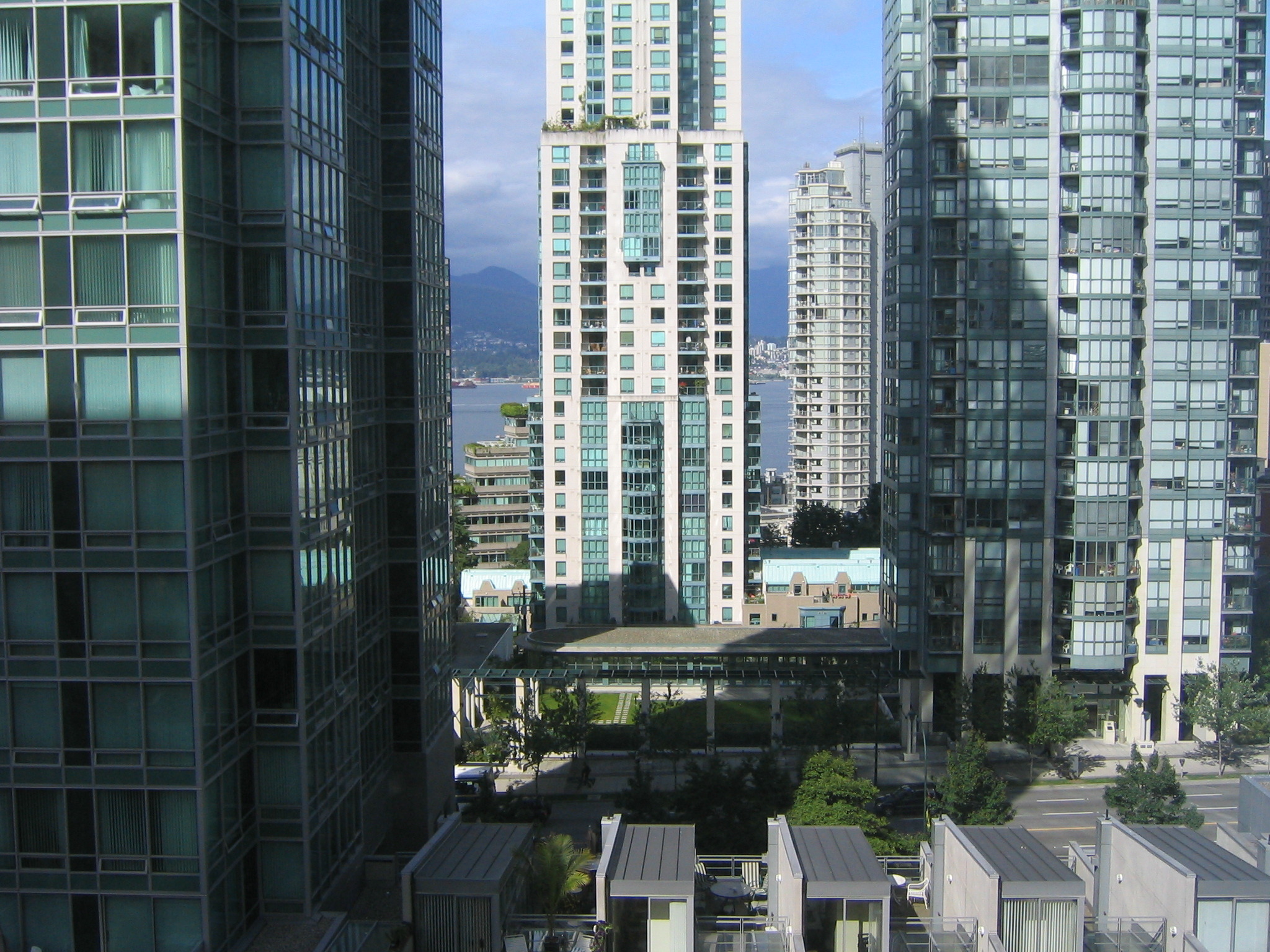 # 805 1288 ALBERNI ST photo 14