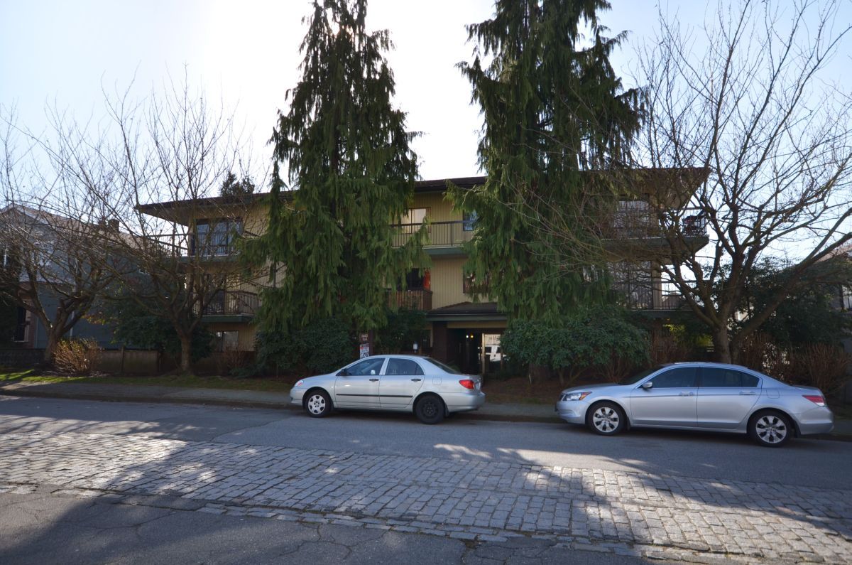 # 302 1622 FRANCES Street