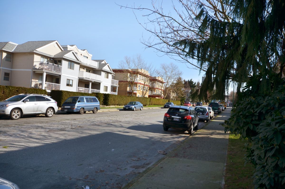 # 302 1622 FRANCES Street photo 3
