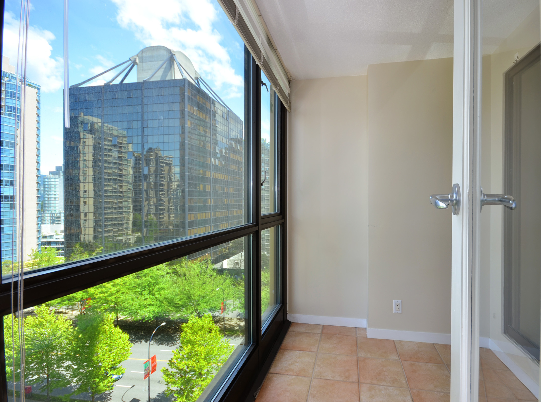# 707 1331 ALBERNI ST photo 24