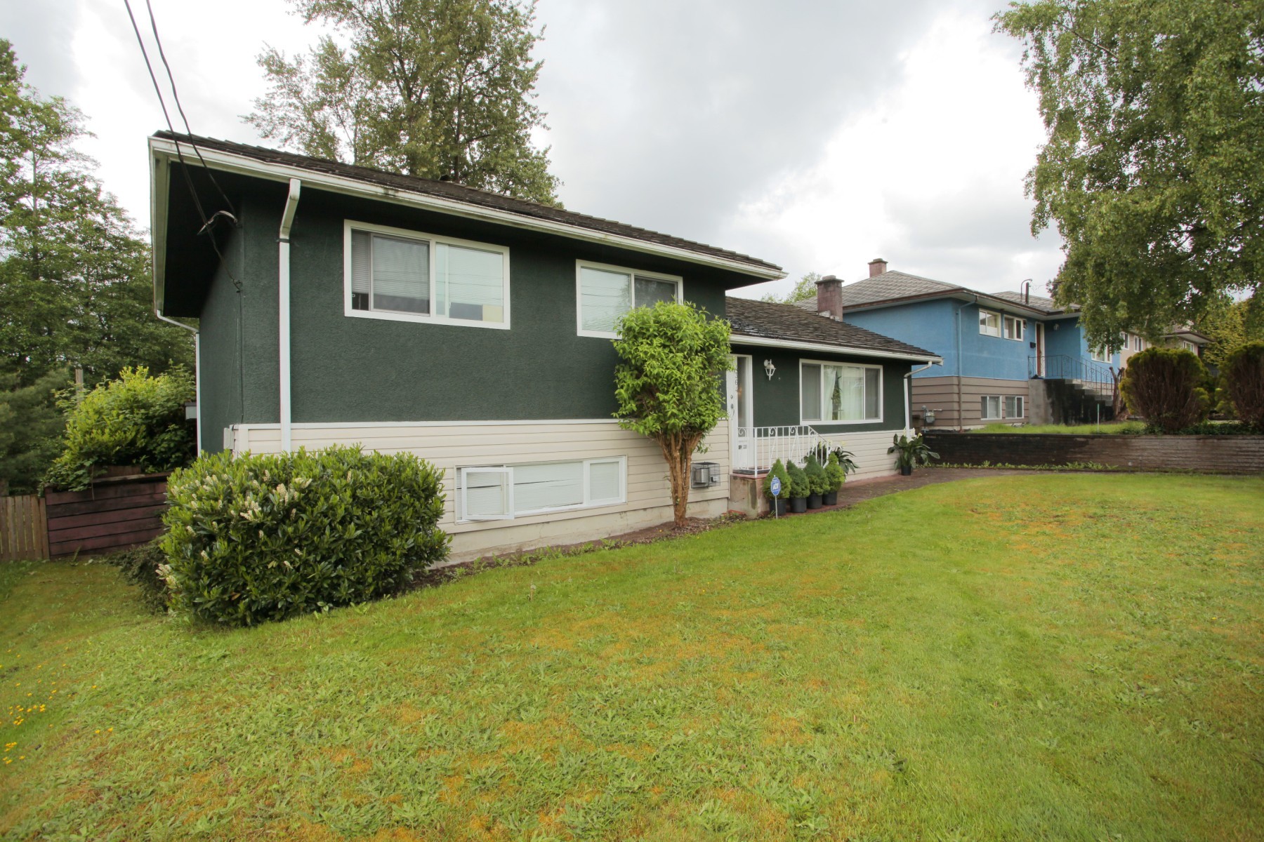  4364 MOSCROP Street photo 8