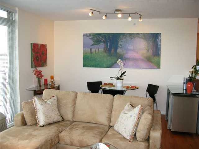 # 1102 1570 W 7TH Ave
