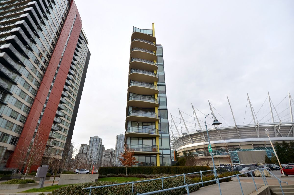 # 900 9 SMITHE MEWS photo 4
