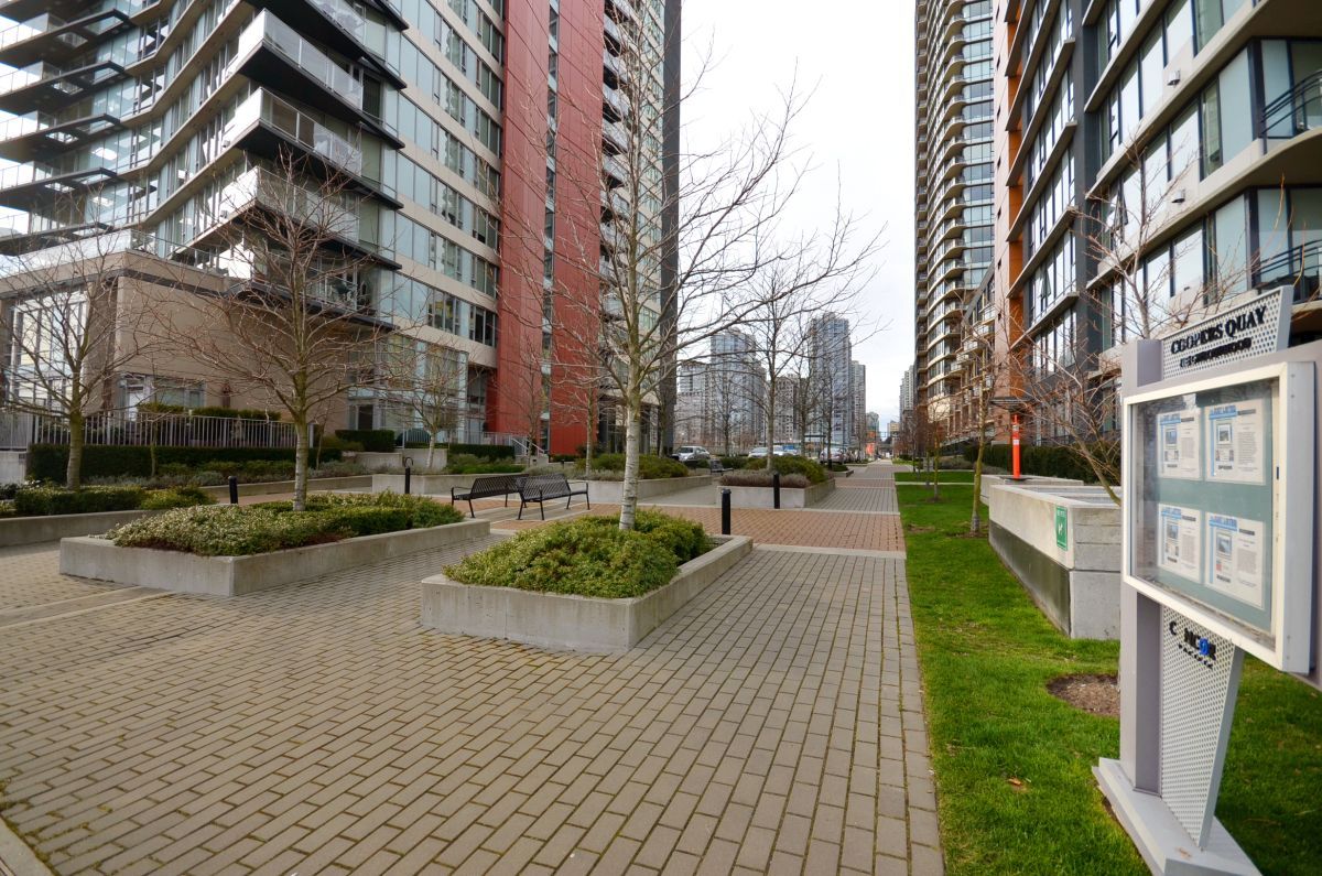 # 900 9 SMITHE MEWS photo 6