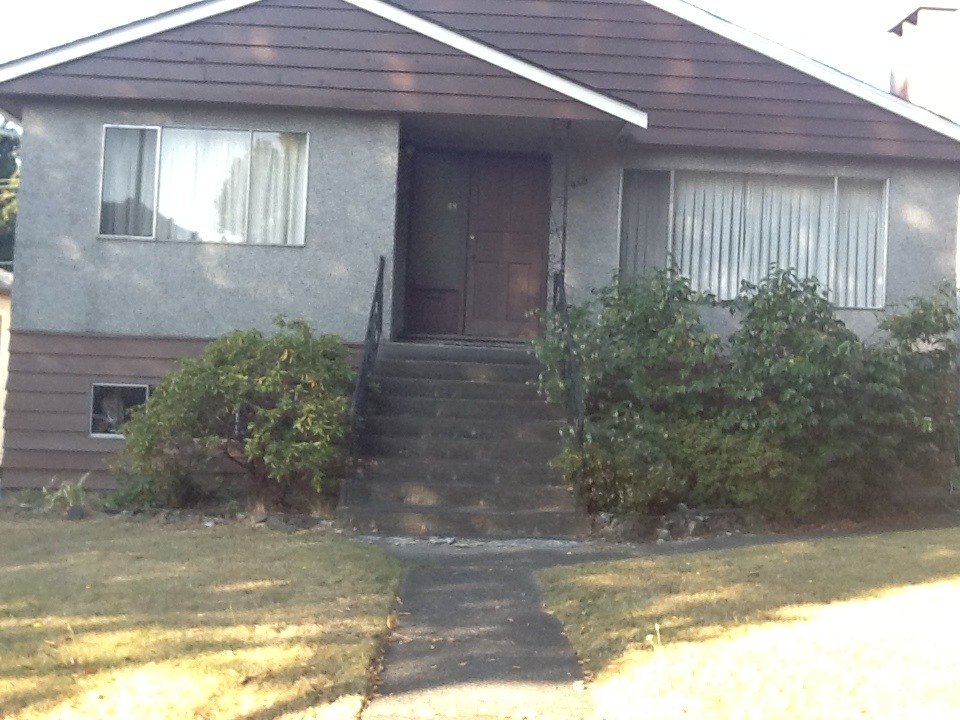  1421 E 1ST Ave photo 2