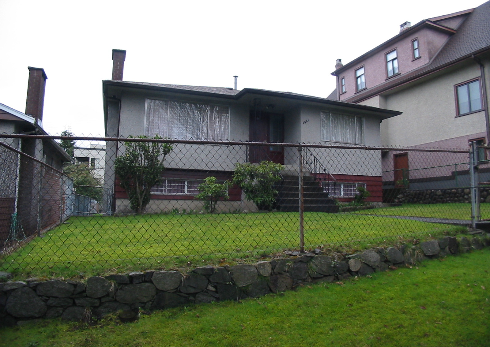 1421 E 1ST Ave photo 4