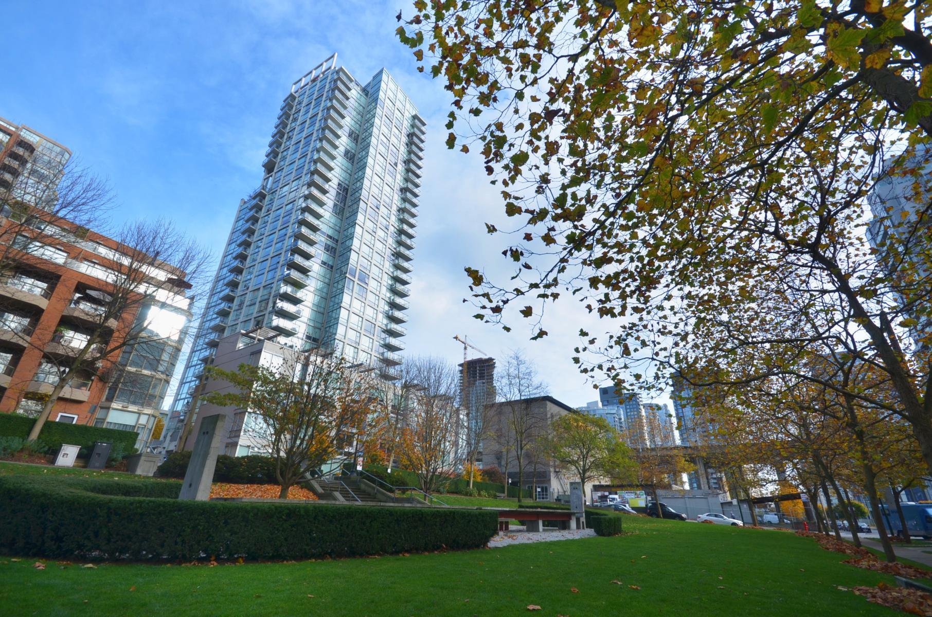 # 404 1455 HOWE ST photo 24