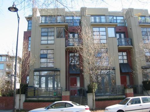  2776 VINE