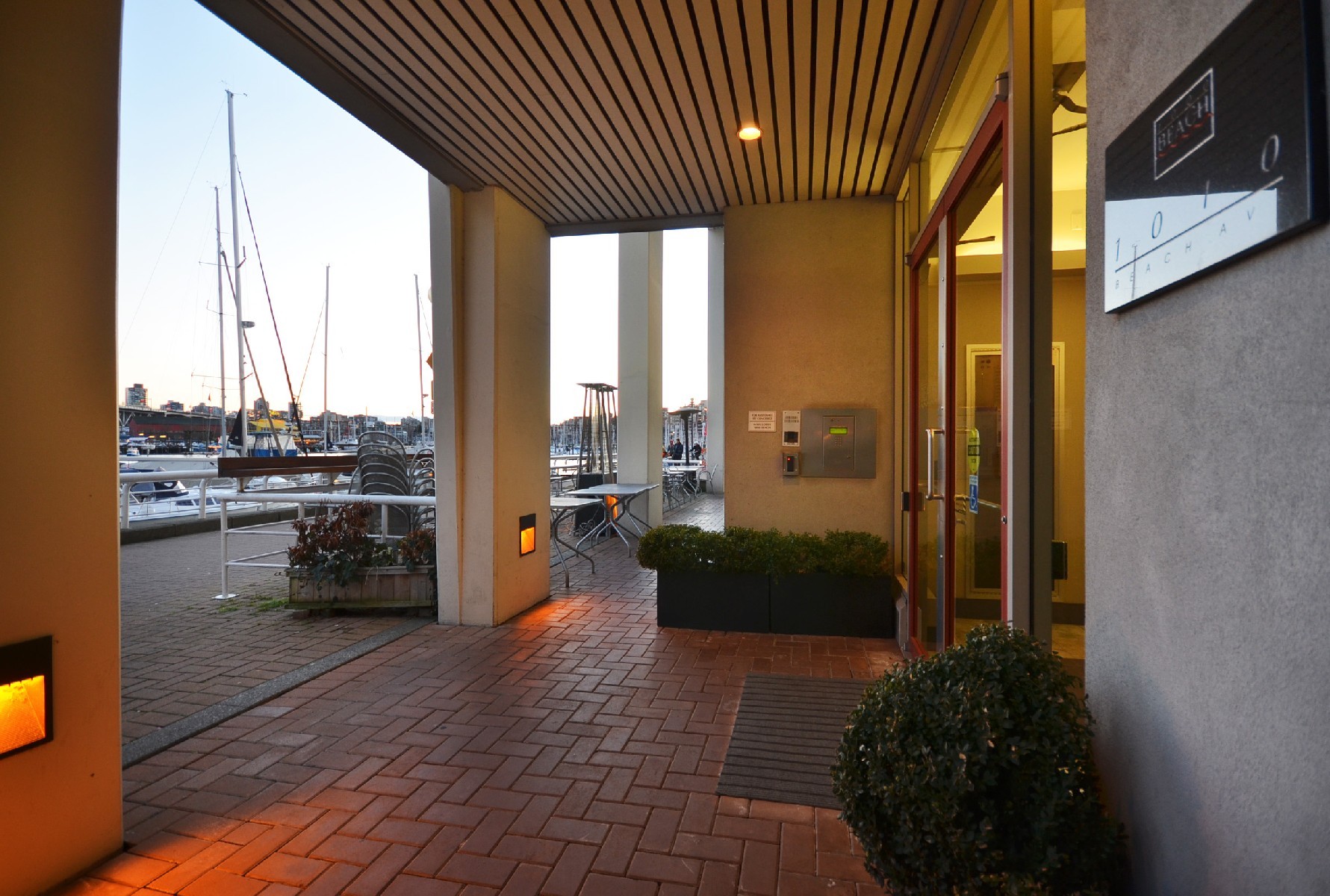 # 201 1010 BEACH AV photo 22