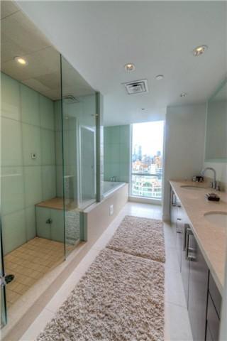# 2801 1455 HOWE Street photo 10