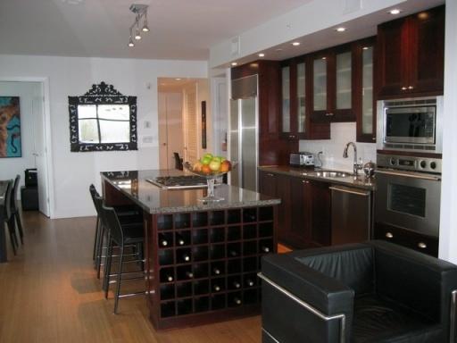 # 301 1863 ALBERNI photo 5