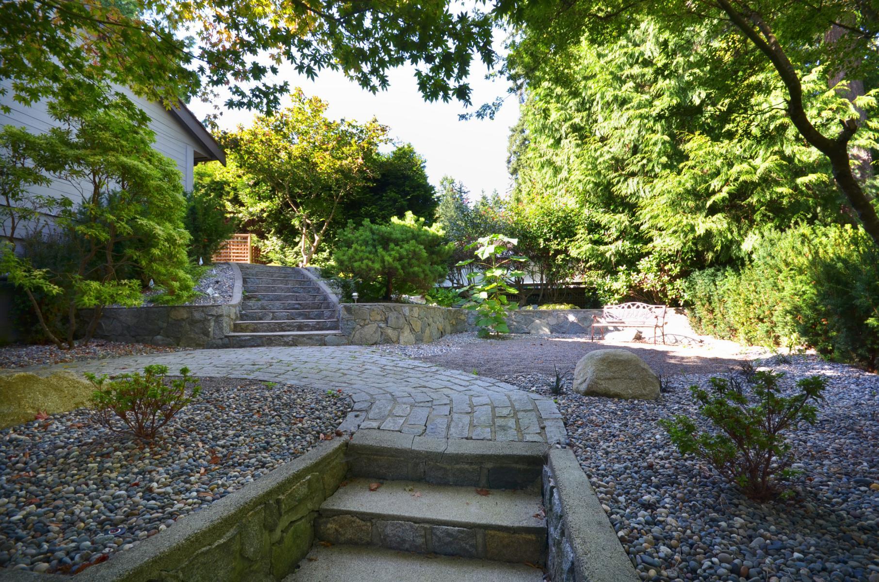  4722 MEADFEILD Place photo 12