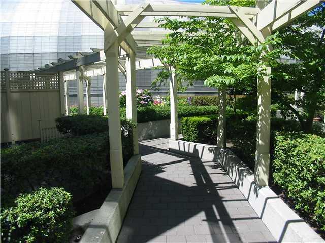 # TH17 63 KEEFER Place photo 11