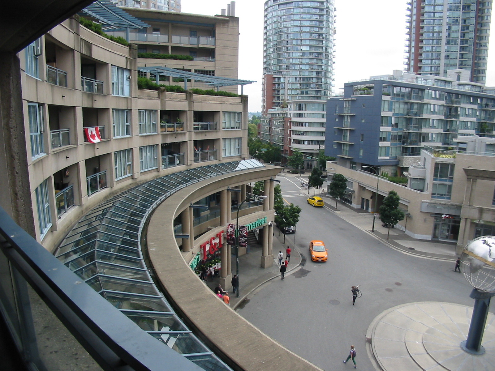 # 402 183 KEEFER PL photo 12