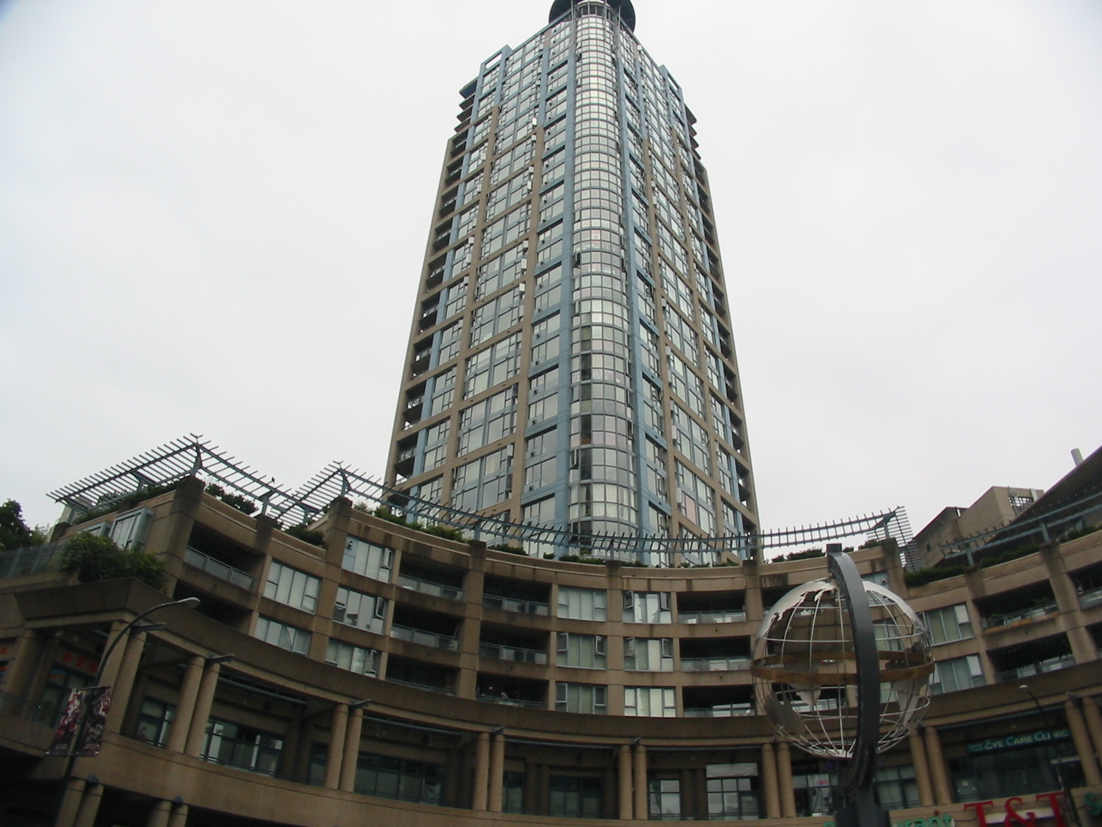 # 402 183 KEEFER PL photo 20
