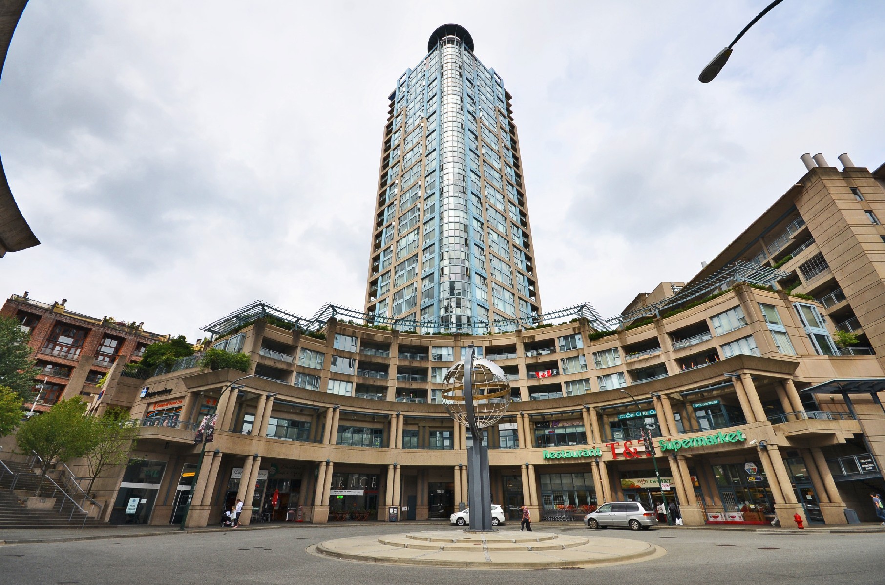 # 402 183 KEEFER PL photo 22