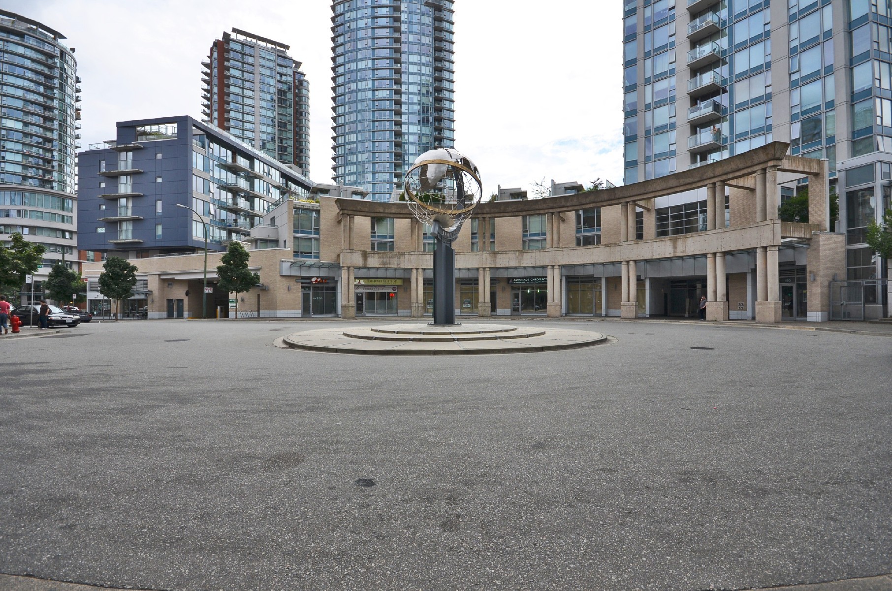 # 402 183 KEEFER PL photo 23