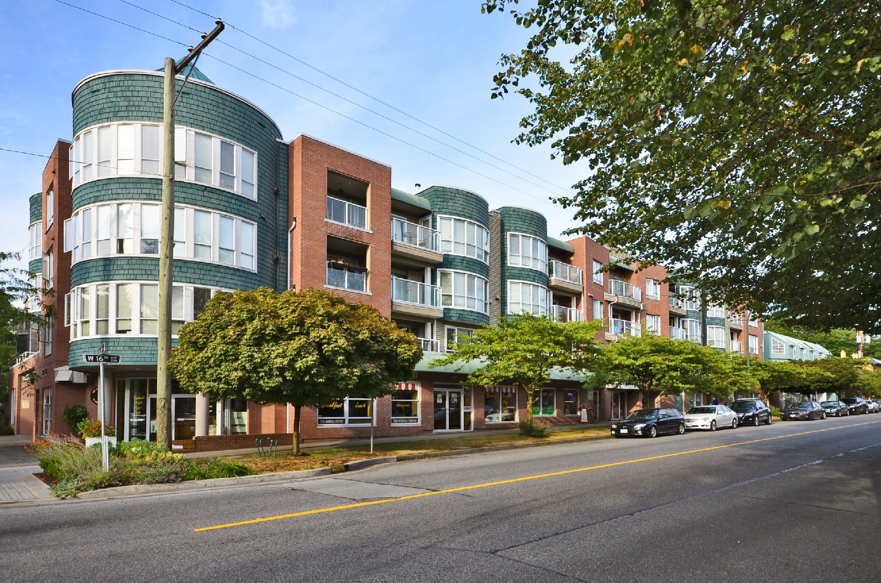 # 205 2630 ARBUTUS ST photo 3