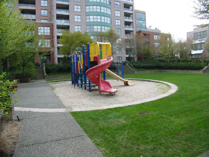 # 306 518 W 14TH Ave