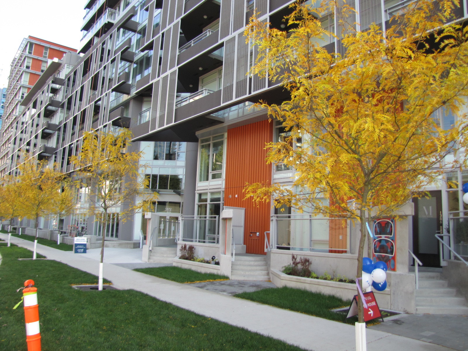 # 1707 1372 Seymour Street photo 2