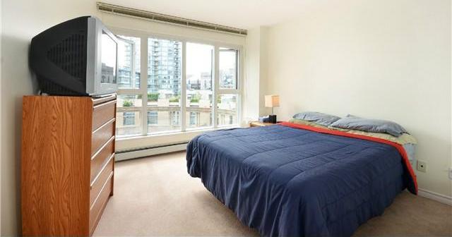 # 402 183 KEEFER Place photo 4