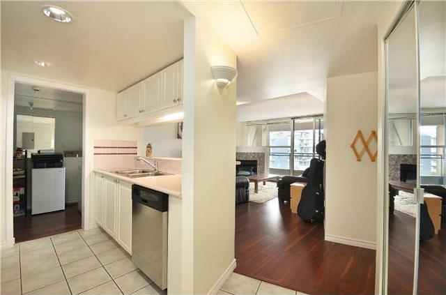 # 402 183 KEEFER Place photo 14