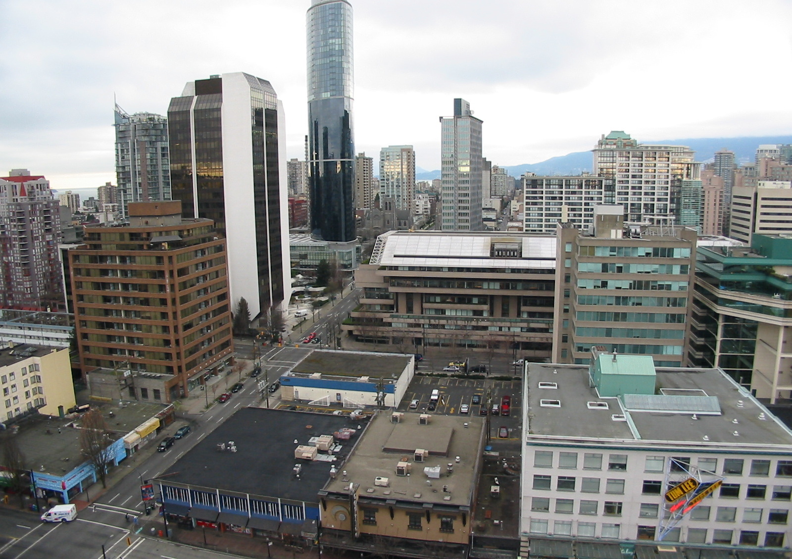 # PH4 933 SEYMOUR photo 6