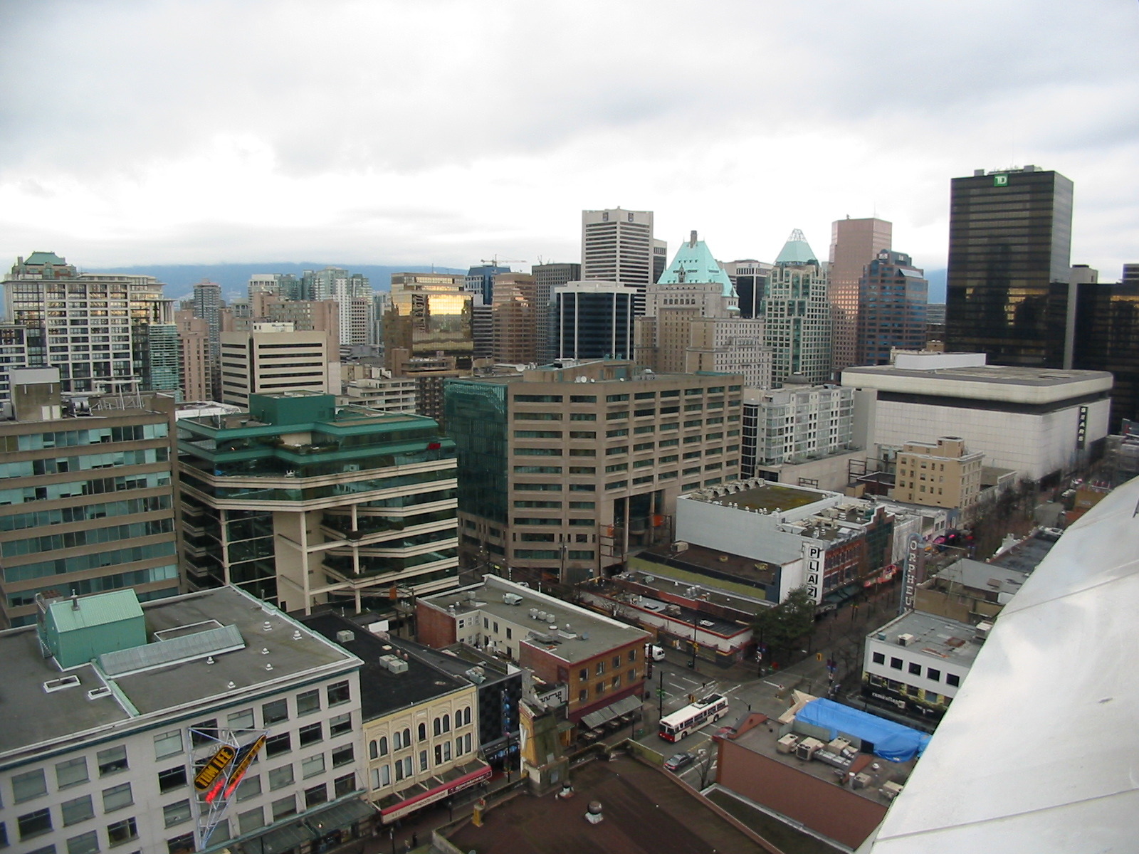 # PH4 933 SEYMOUR photo 7