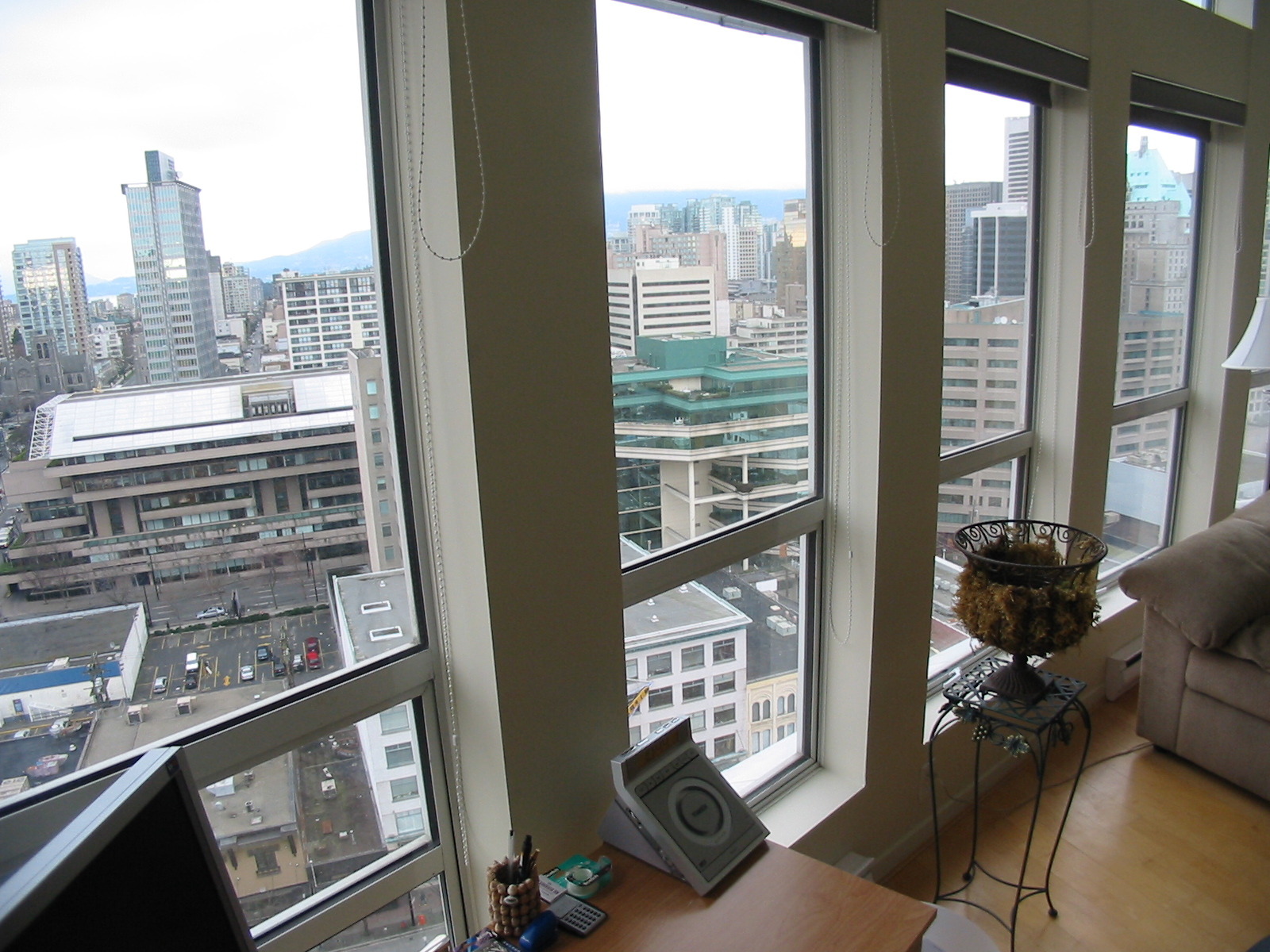 # PH4 933 SEYMOUR photo 8
