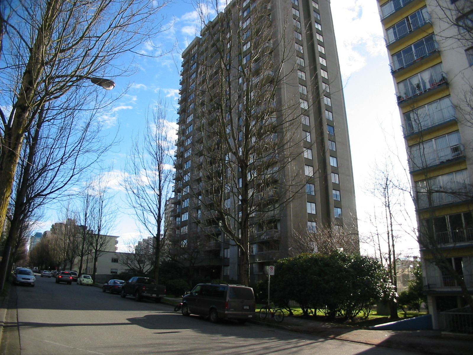 # 904 1330 HARWOOD photo 3