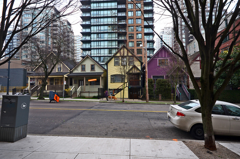 # 302 488 HELMCKEN ST photo 5