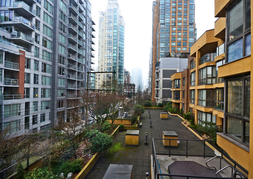 # 302 488 HELMCKEN ST photo 23