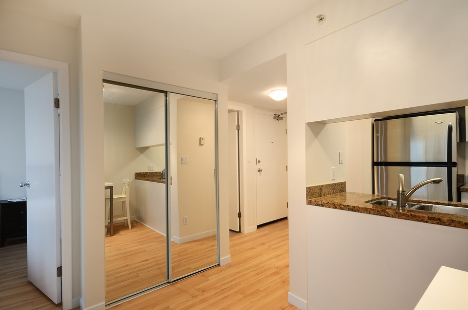# 705 1188 HOWE Street photo 22