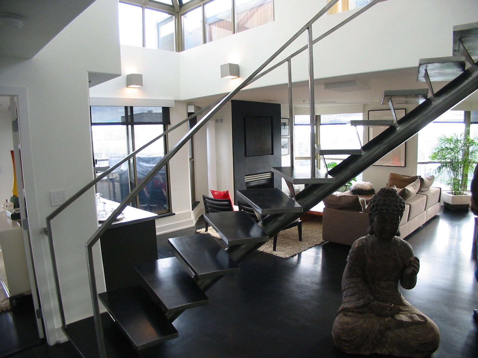 # PH 2 867 HAMILTON Street