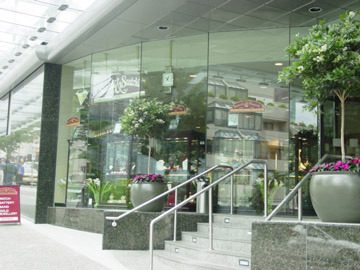  1400 ROBSON Street photo 4