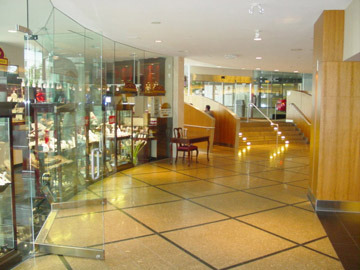  1400 ROBSON Street photo 8