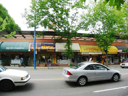  735 DENMAN Street photo 4