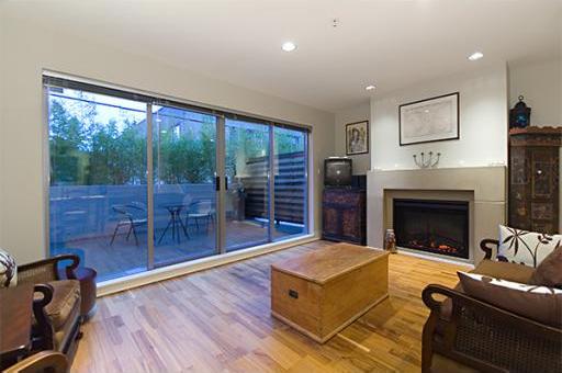 1460 ARBUTUS ST photo 4