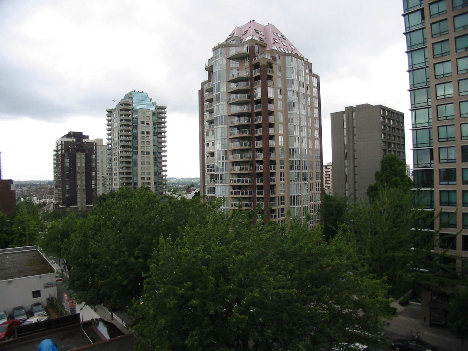 # 1402 1010 BURNABY ST