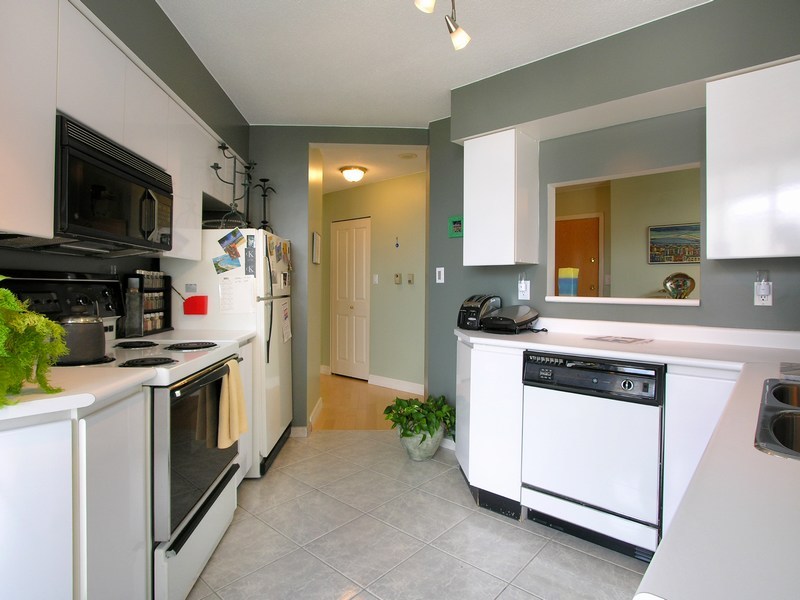 # 1402 1010 BURNABY ST photo 16