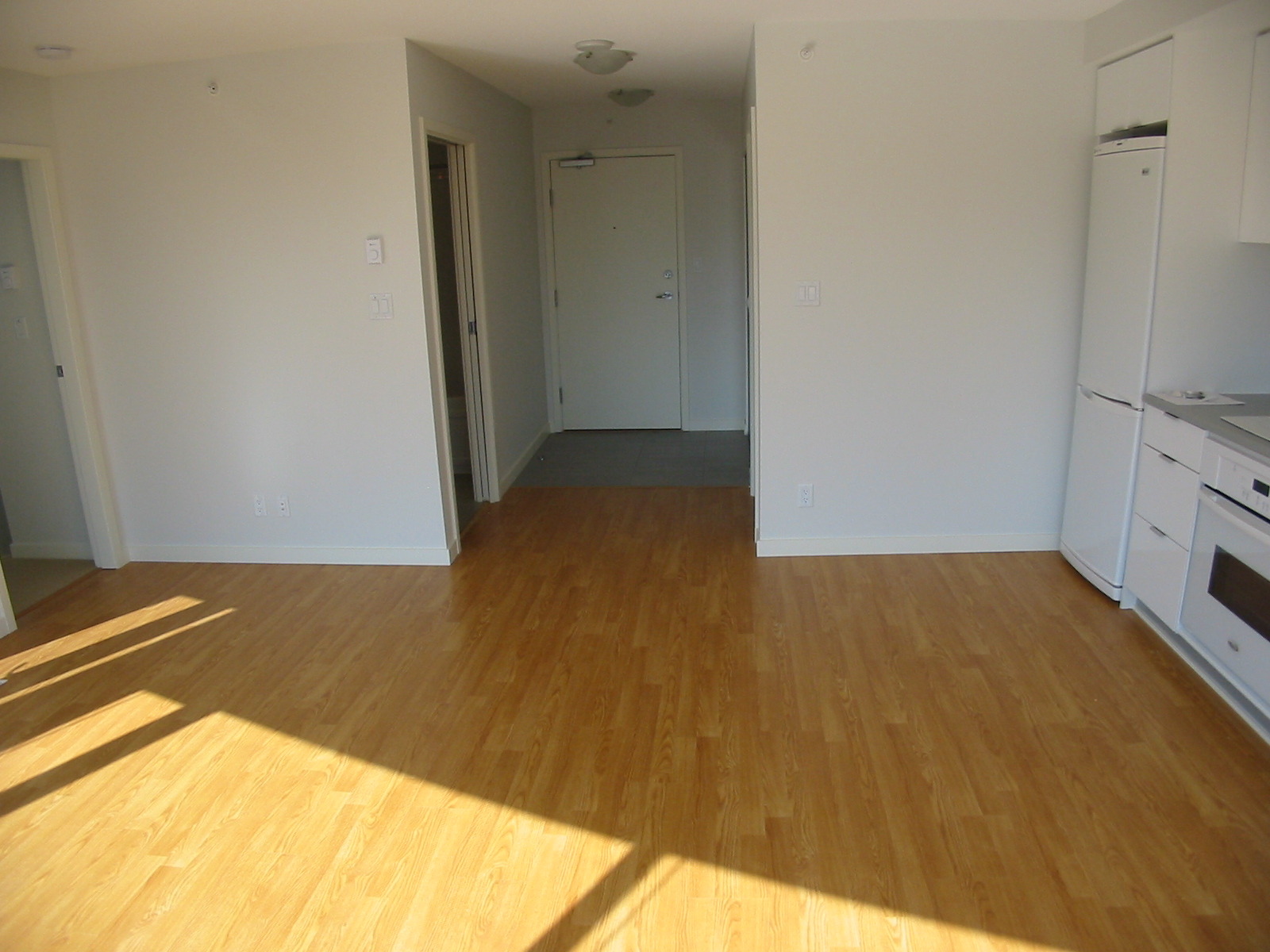 # 2609 233 ROBSON ST photo 16
