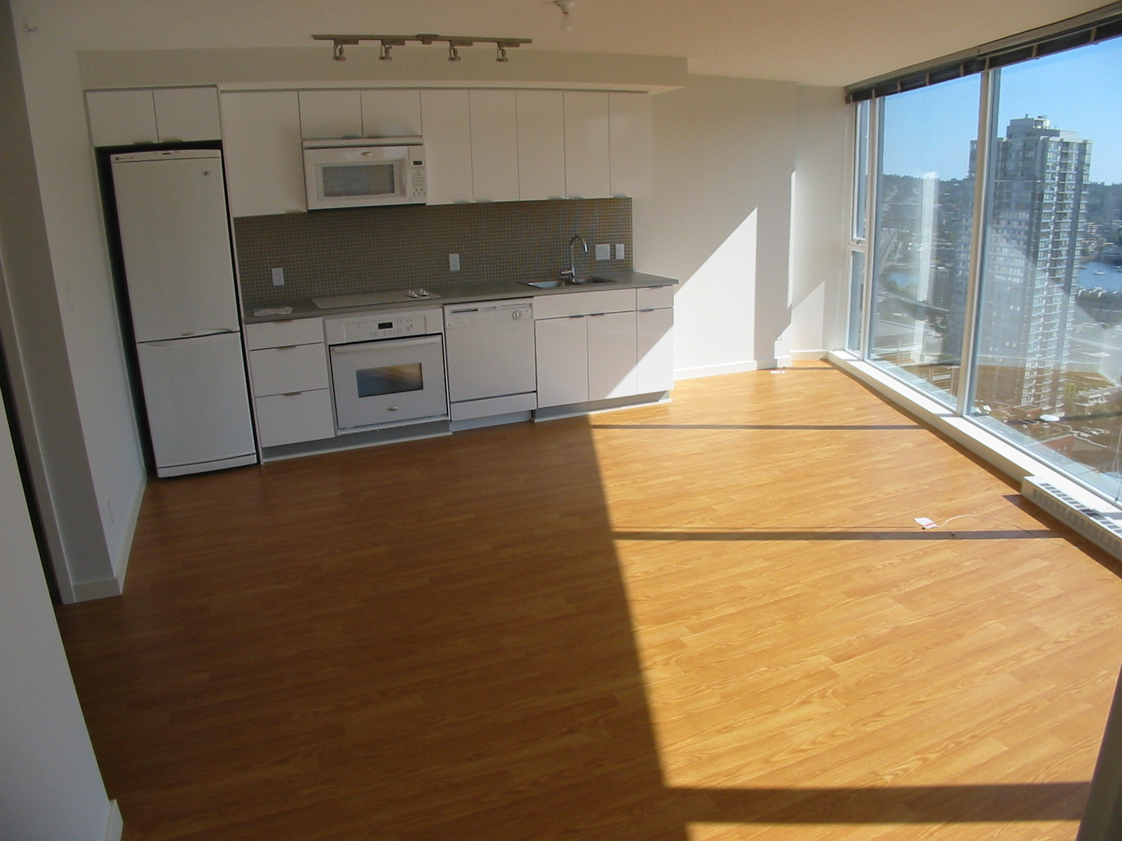 # 2609 233 ROBSON ST photo 17