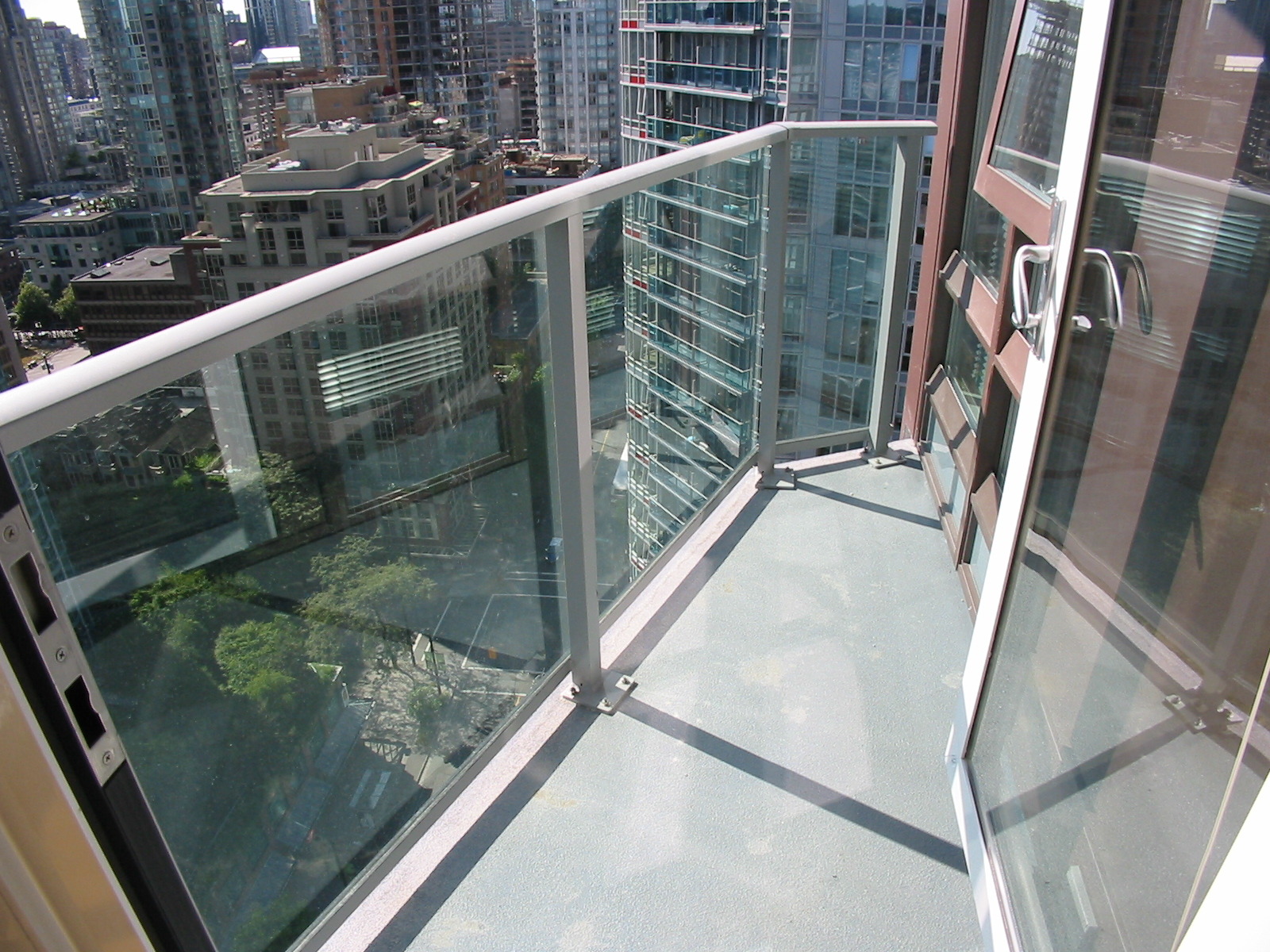 # 2609 233 ROBSON ST photo 23