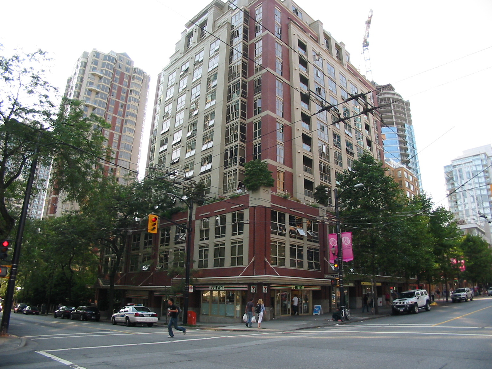 # 1304 819 HAMILTON ST