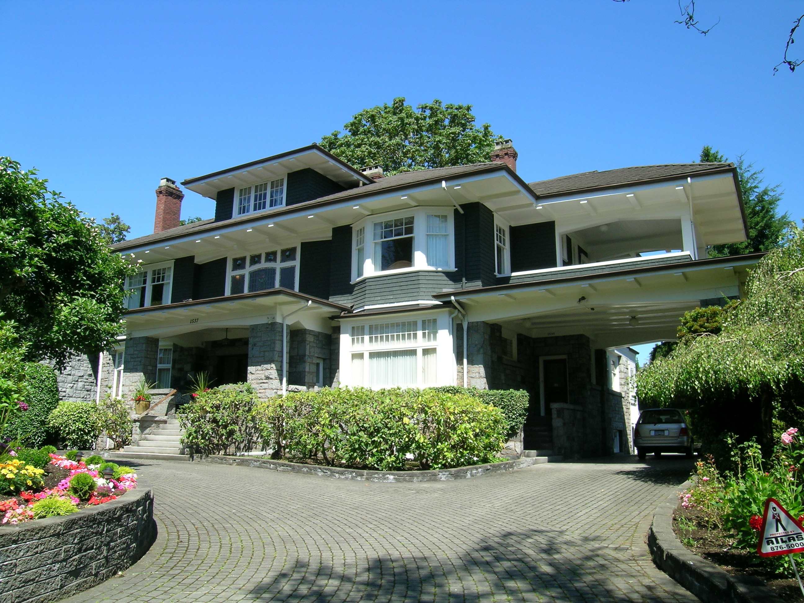  1537 Matthews Ave